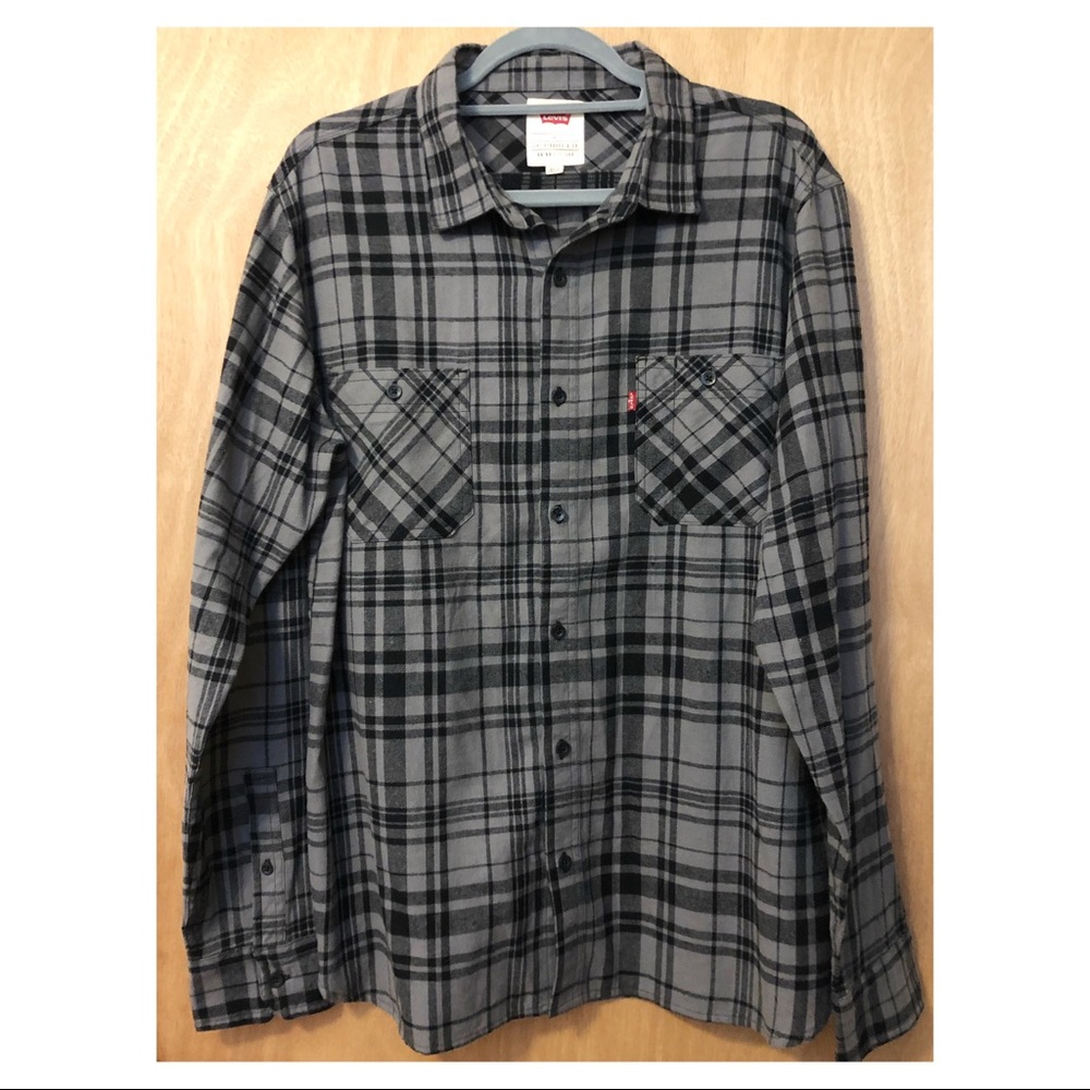 Levi’s Plaid Flannel Button Down Shirt